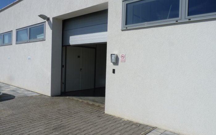 Voľné výrobné/skladové priestory na prenájom - 77 m2