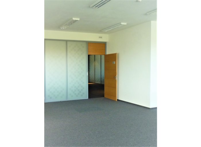 Voľné kancelárske priestory na prenájom - 35,5 m2 - REZERVOVANÉ.